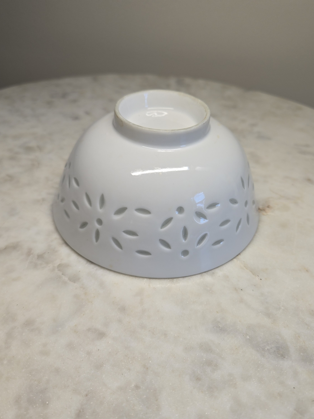 Chinese Fine Porcelain Translucent Rice Pattern Bowl - Picture 2 of 5